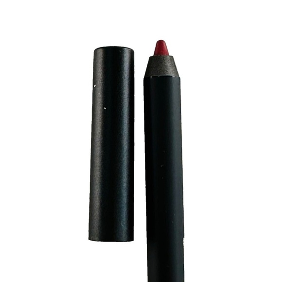 Huda Beauty Lip Contour Lip Liner in Heartbreaker - Picture 7 of 13